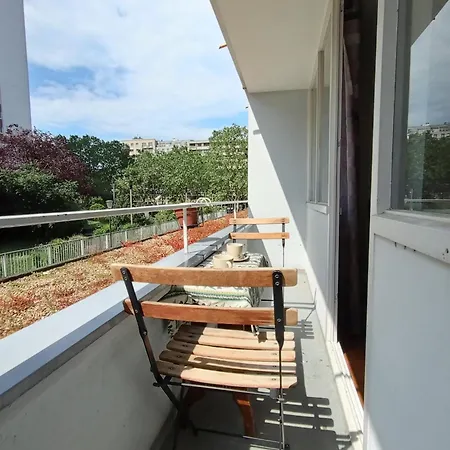 Double Lumineuse Centre Deux Pas Du Metro Homestay Paris