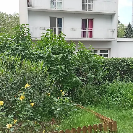 Double Lumineuse Centre Deux Pas Du Metro Homestay