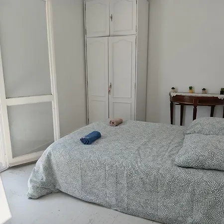 Double Lumineuse Centre Deux Pas Du Metro Homestay *